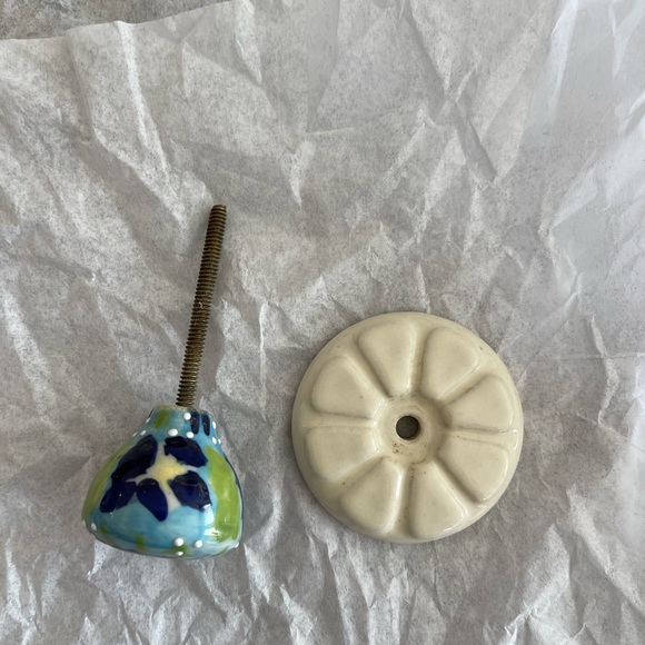 Anthropolgie cabinet knobs - Picture 8 of 8